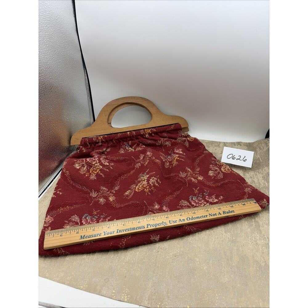 Vtg 1940’s Handbag/Sewing Bag Red Tapestry Fabric With Wood Handles - Picture 5 of 9